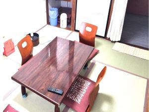 a wooden table and chairs in a room at 湯畑源泉宮崎館 in Kusatsu +6 photos