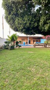 a park with benches and a building in the background at Sítio Relax in Tianguá +7 photos