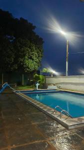 an empty swimming pool at night with a street light at Sítio Relax in Tianguá