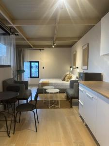 a living room with a couch and a table at Casa Elisa - Expiatorio in Guadalajara