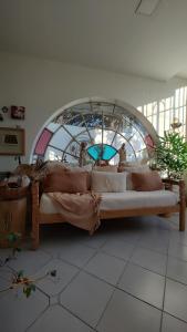a bed with pillows in a room with a window at Casa Ecléctica in Santiago del Estero