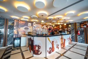 a bar in a restaurant with a checkered floor at الجوهرة بارك للشقق المخدومة 6 in Riyadh