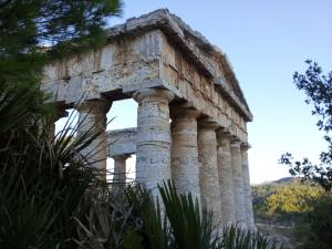 ancient ruins of a building with columns at La Suite Di Segesta in Calatafimi