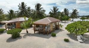 an aerial view of a house on the beach at Hakamanu Lodge in Tikehau