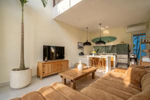 a living room with a couch and a table at Villa Pia Pererenan in Cemagi