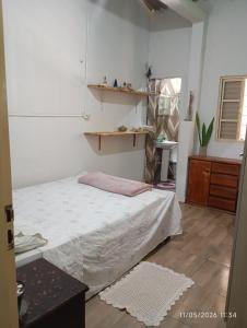 a bedroom with a bed and a sink in it at Casa Baunilha in Cavalcante