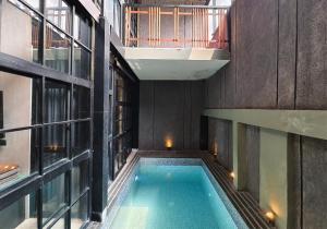 a swimming pool in the middle of a building at Ohana Suites Yogyakarta in Yogyakarta