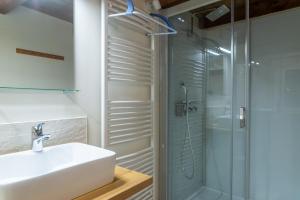 a bathroom with a sink and a shower at Ecogîte cévénola 3 personnes in Molezon +35 photos