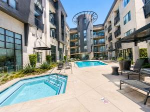an apartment patio with a swimming pool and two buildings at Universal Stays Hollywood-Seconds to Universal Studios in Los Angeles