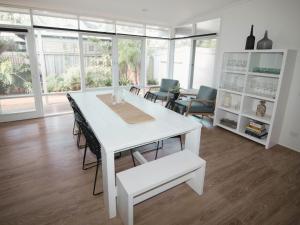 a living room with a white table and chairs at Lonsdale on Glaneuse in Point Lonsdale