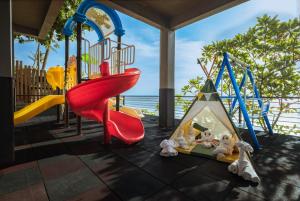 Kawasan permainan kanak-kanak di Katamaran Hotel & Resort Lombok