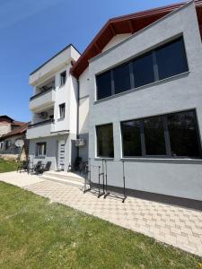 a house with windows and chairs in front of it at Aqua apartment in Gornji Ribnik