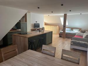 a room with a kitchen and a living room at Apartmaji pri Mojci in Podvelka
