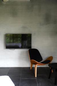 a chair sitting in front of a white wall at Tao Ye BnB in Miaoli +30 photos