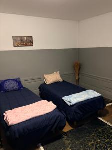 a room with two beds in a room at Gengoult 2 in Toul