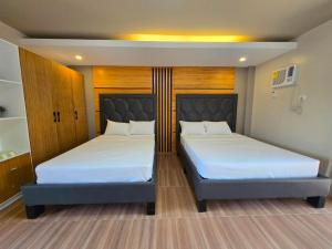 two beds in a small room with two bedsvisor at The Ginger Ville Private Resort in Lian +17 photos
