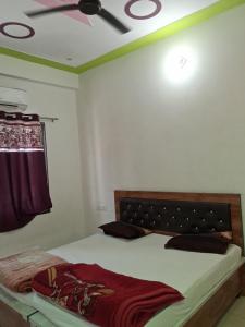 a bedroom with a bed with a ceiling fan at Khaatuwaale Guest House in Khātu