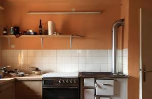 a kitchen with a stove top oven in a kitchen at Chalet Adlerhorst am Großglockner in Heiligenblut