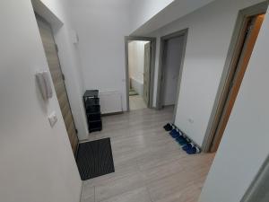 an empty hallway with blue bottles on the floor at Apartament Dem Radulescu Bloc nou! in Râmnicu Vâlcea +2 photos