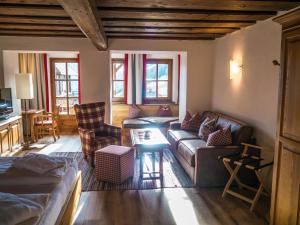 A seating area at Familienhotel Gasthof Hinteregger