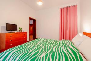 a bedroom with a bed and a dresser with a television at Empoli, intero alloggio vicino Firenze in Empoli