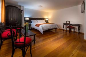 Ένα ή περισσότερα κρεβάτια σε δωμάτιο στο Illa Hotel
