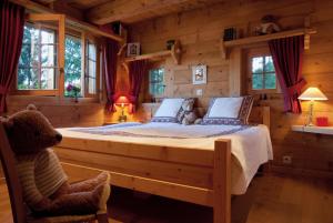 Llit o llits en una habitació de Le Chalet de Lara