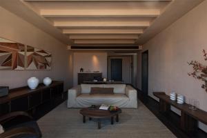 a living room with a couch and a table at Lijiang Chenxi View Hotel in Lijiang