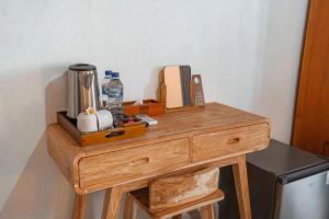 a wooden table with a counter top with a blender at Road Beach Cottages in Nusa Penida