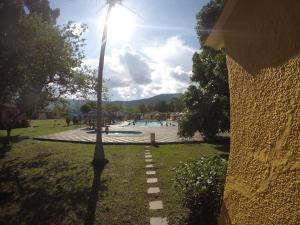 Jardín al aire libre en Hotel Tacuara