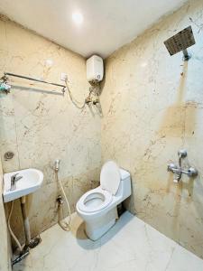 a bathroom with a toilet and a sink at Hotel Sunview in Kolkata