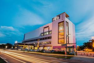 a building on the side of a street at night at Hotel Neo Palma Palangkaraya by ASTON in Palangkaraya