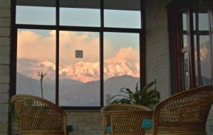 Pemandangan gunung umum atau pemandangan gunung yang diambil dari hotel