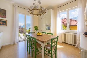a dining room with a table and chairs and a window at La dolce riva - lake Cottage in Onno