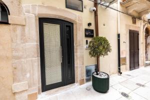 a black door on the side of a building at Aria d'amare in Mola di Bari