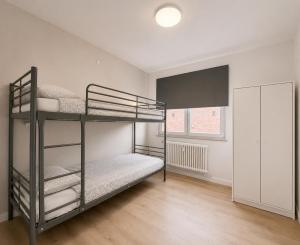 a bedroom with two bunk beds in a room at tirou 5 centre - gare - aéroport in Charleroi
