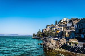 a town on the shore of a large body of water at Lagò-Anguillara Sabazia in Anguillara Sabazia