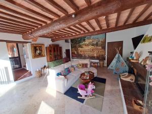 a living room with a white couch and a table at Azalea Guest House in Siena