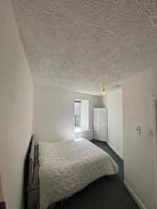 a bedroom with a bed and a ceiling at Kinsale central 5 in Kinsale