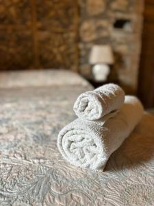 a towel sitting on top of a bed at Fiorire Casale Olistico in Attigliano