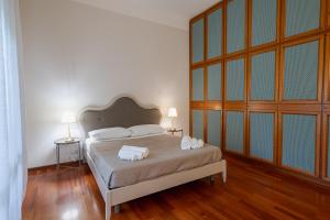 a bedroom with a bed with two towels on it at Room & Breakfast D'Annunzio in Ravenna