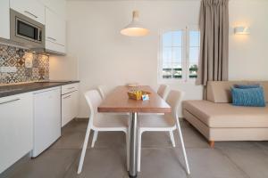 a kitchen and living room with a table and chairs at Apartamentos Celeste in Costa Teguise