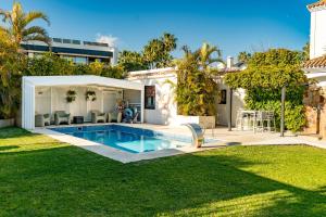 a house with a swimming pool in a yard at Villa Turrion in Marbella