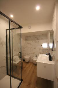 a bathroom with a sink and a toilet and a tub at Spago rooms 2 in Vieste +16 photos