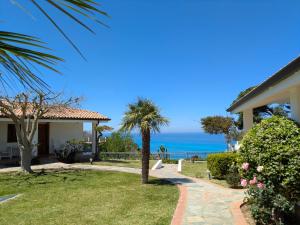 a house with a view of the ocean at Villaggio La Pizzuta in Parghelia