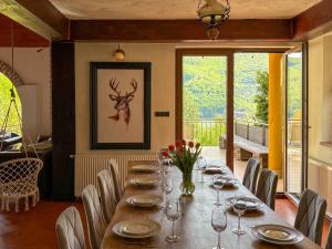a dining room with a long table and chairs at Willa Wypoczynkowa in Międzybrodzie Bialskie