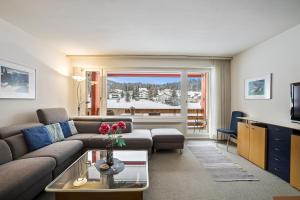 a living room with a couch and a table at Triangel A Freund in Parpan