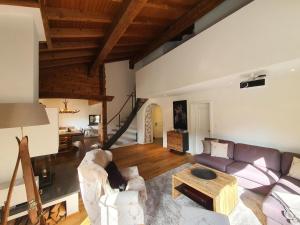 a living room with a couch and a table at Ferienwohnung Selina in Lenzerheide