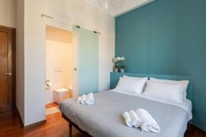 a bedroom with a bed with two towels on it at Room & Breakfast D'Annunzio in Ravenna