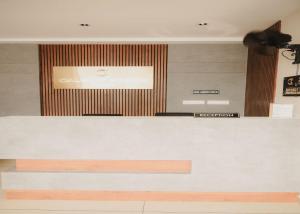 an apple store with a sign on the wall at Hotel Calicut Beach-Silk Street in Kozhikode